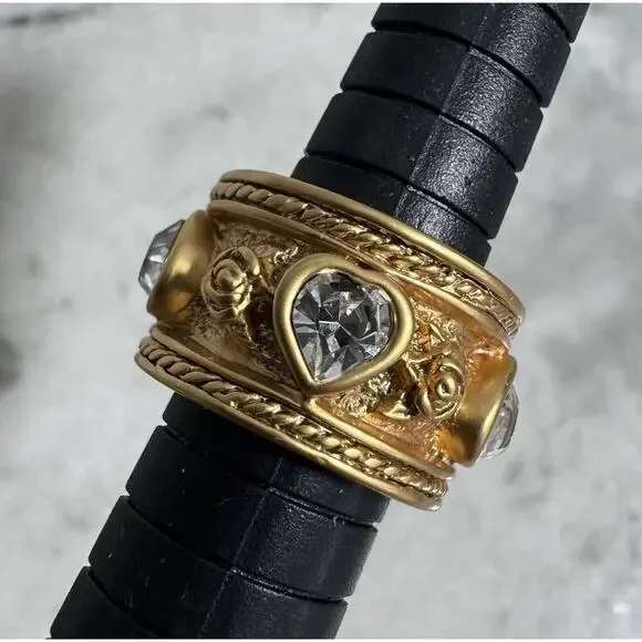 Vintage Elizabeth Taylor Gold Tone Heart Rhinestone Roses Love Ring Size 5 - Picture 1 of 8